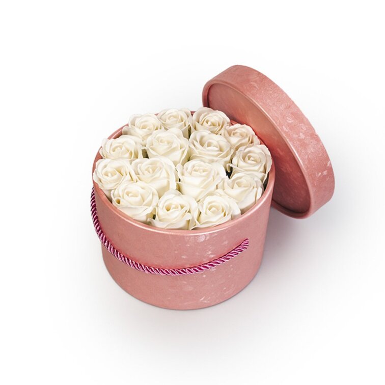Mýdlové růže v růžovém flower boxu - bílé růže