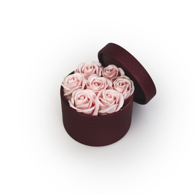 Mýdlové růže v bordó flower boxu - pastelově růžové růže