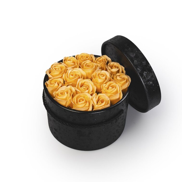 Mýdlové růže ve flower boxu černém - broskvové růže