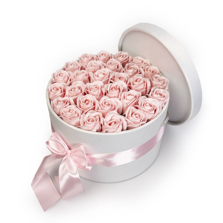 Pastelově růžové mýdlové růže v květinovém bílém boxu - 29 růží