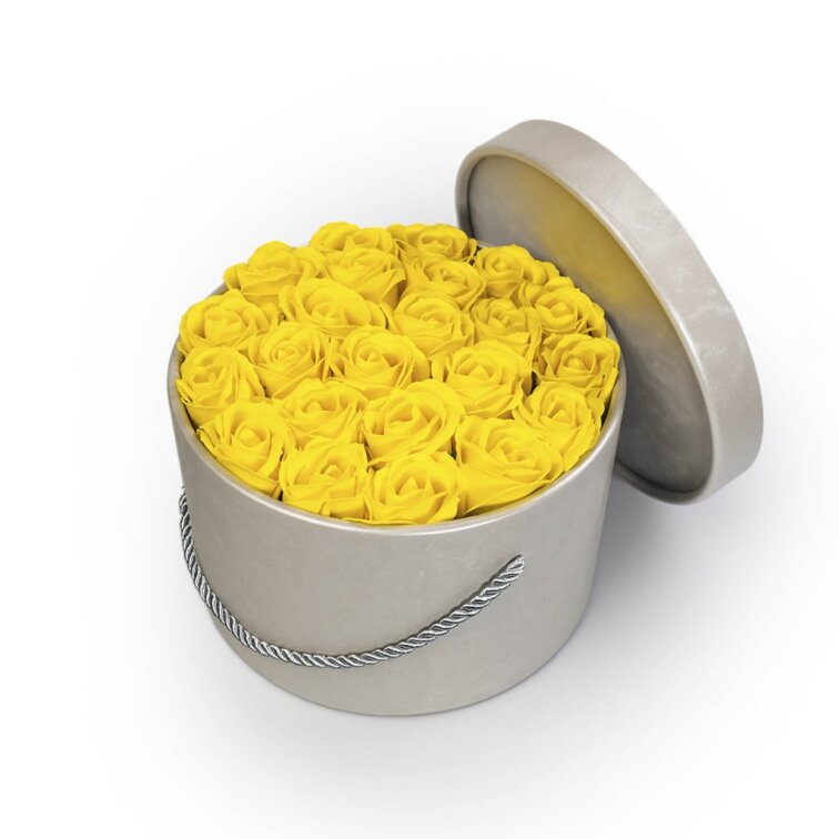 Mýdlové růže ve stříbrném flower boxu - žluté růže