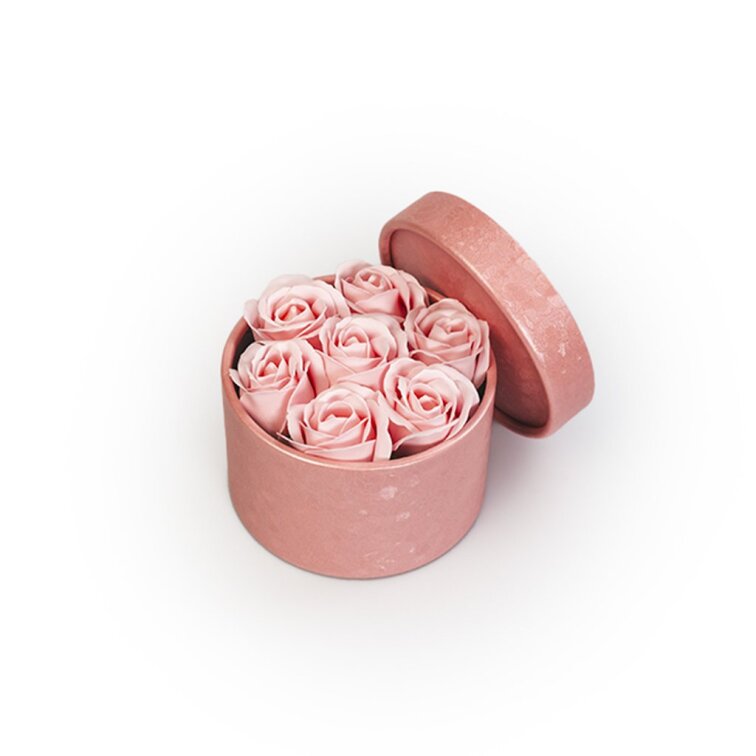Mýdlové růže v růžovém flower boxu - pastelově růžové růže