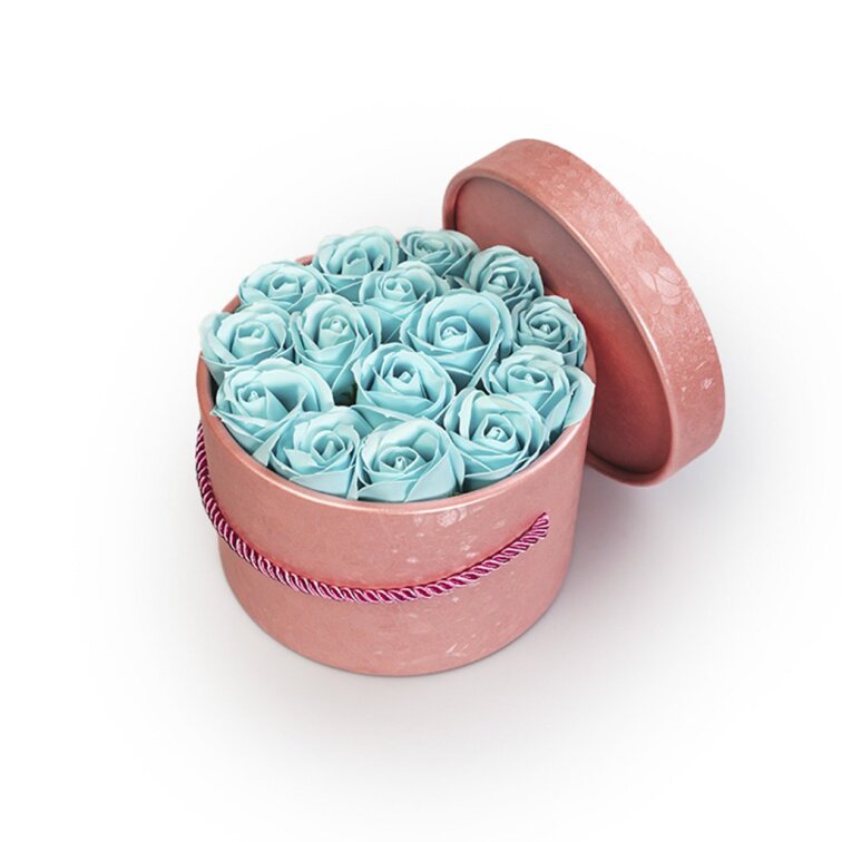 Mýdlové růže v růžovém flower boxu - pastelově modré růže
