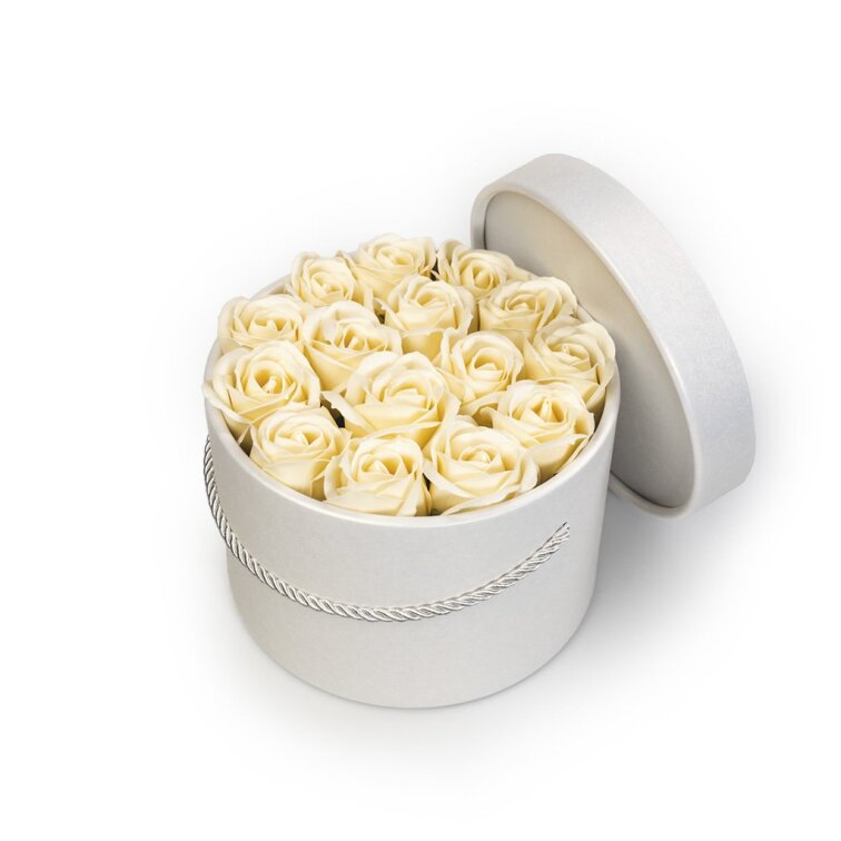 Mýdlové růže ve flower boxu - krémové růže