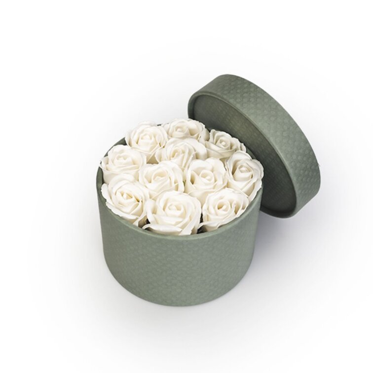 Mýdlové růže ve flower boxu khaki - bílé růže