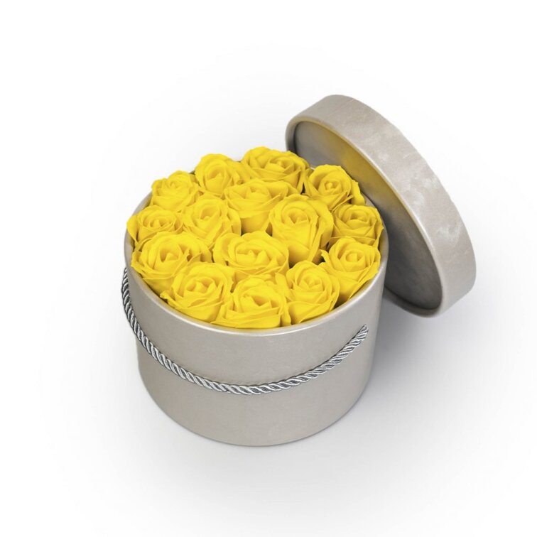 Mýdlové růže ve stříbrném flower boxu - žluté růže