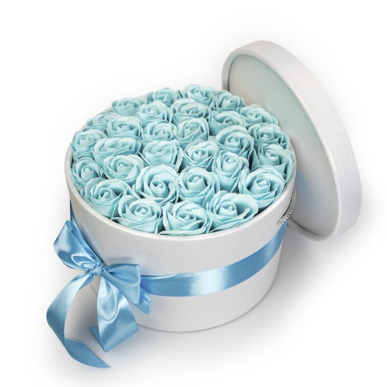 Pastelově modré mýdlové růže v květinovém bílém boxu - 29 růží