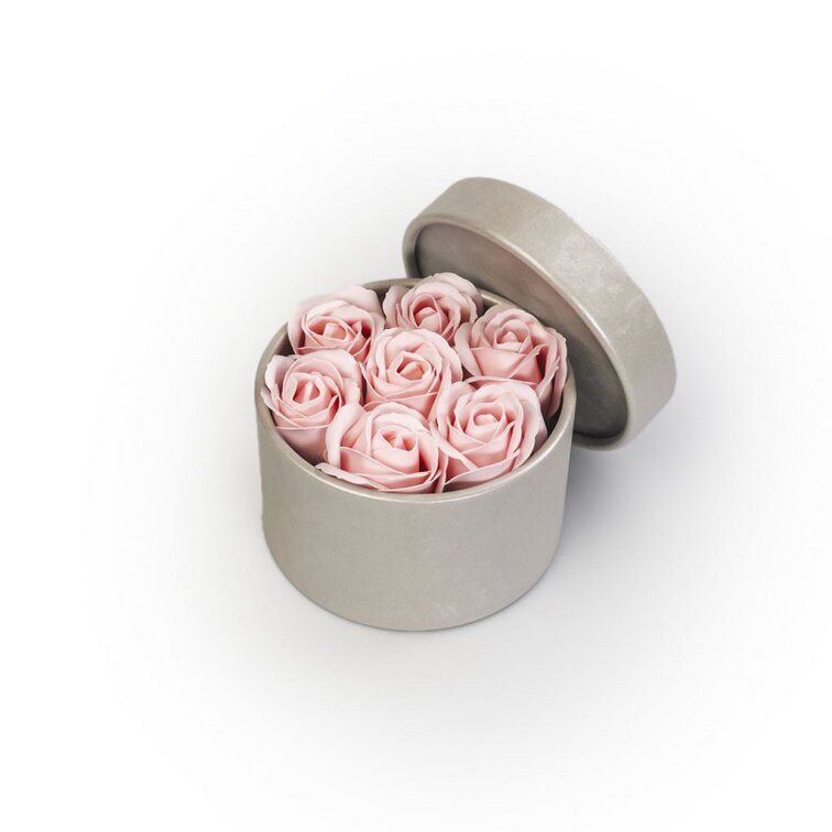 Mýdlové růže ve stříbrném flower boxu - pastelově růžové růže