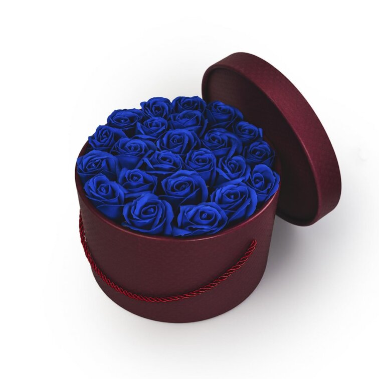Mýdlové růže v bordó flower boxu - královsky modré růže