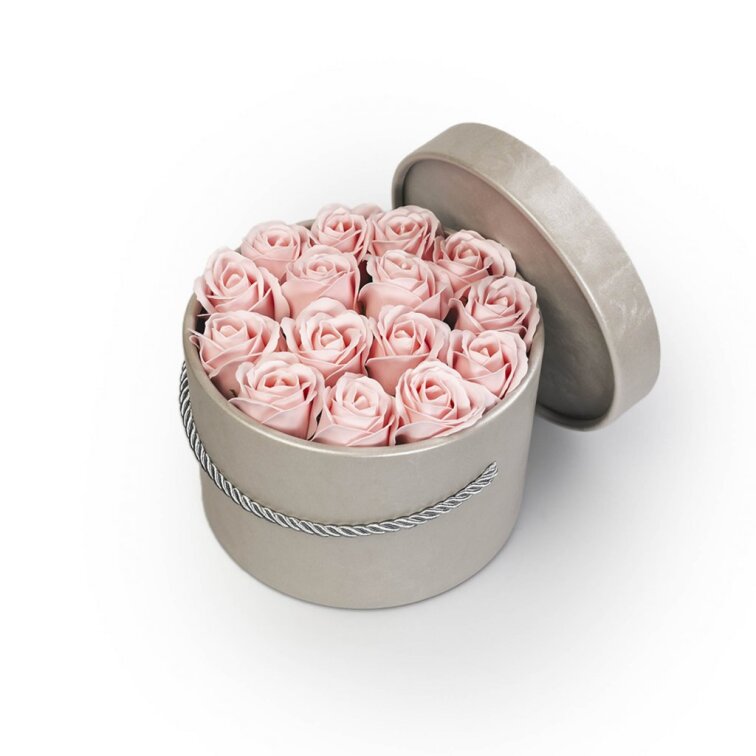 Mýdlové růže ve stříbrném flower boxu - pastelově růžové růže