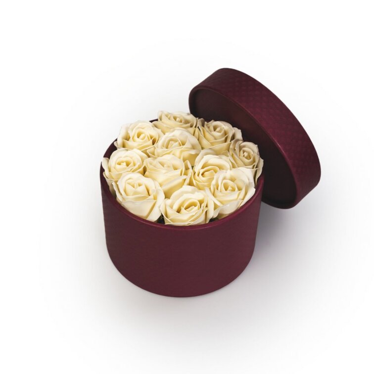 Mýdlové růže v bordó flower boxu - krémové růže