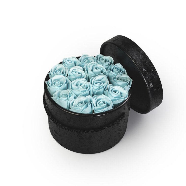 Mýdlové růže ve flower boxu černém - pastelově modré růže