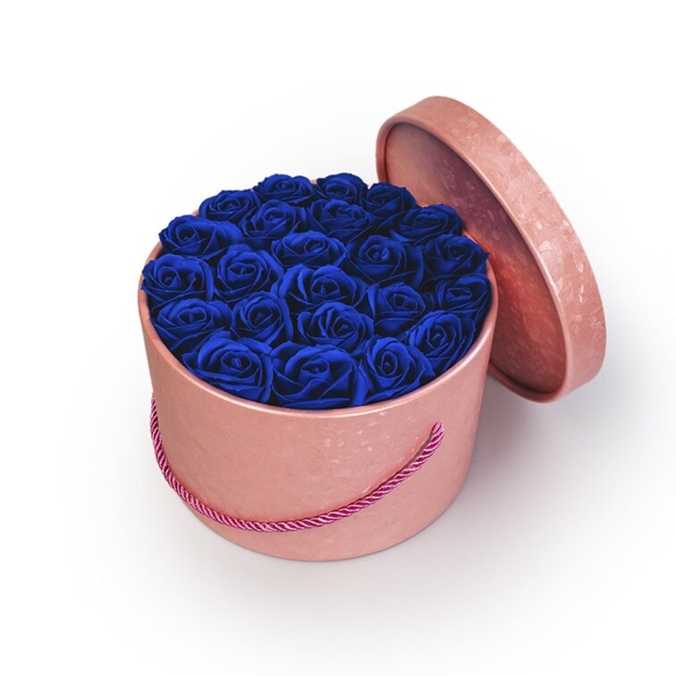 Mýdlové růže v růžovém flower boxu - královsky modré růže