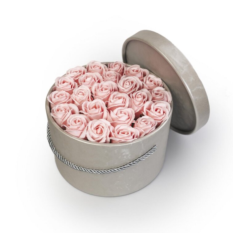 Mýdlové růže ve stříbrném flower boxu - pastelově růžové růže