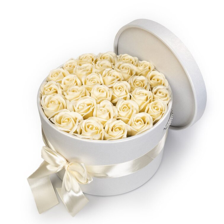 Krémové mýdlové růže v květinovém bílém boxu - 29 růží
