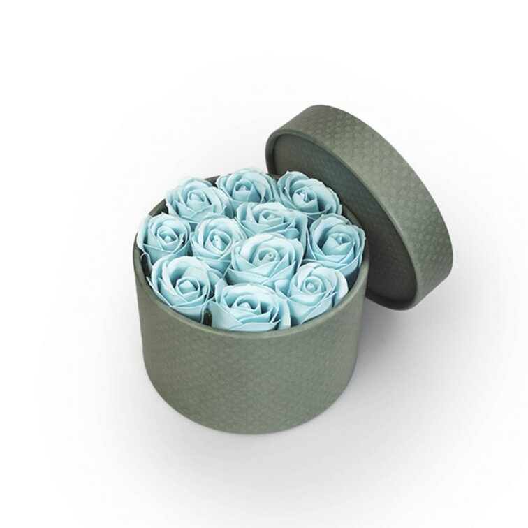 Mýdlové růže ve flower boxu khaki - pastelově modré růže