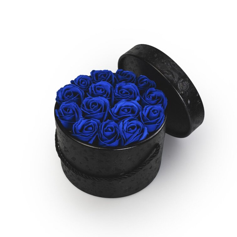 Mýdlové růže ve flower boxu černém - královsky modré růže
