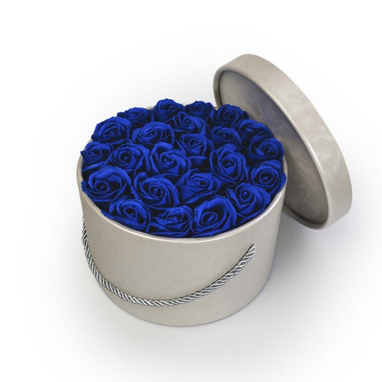 Mýdlové růže ve stříbrném flower boxu - královsky modré růže
