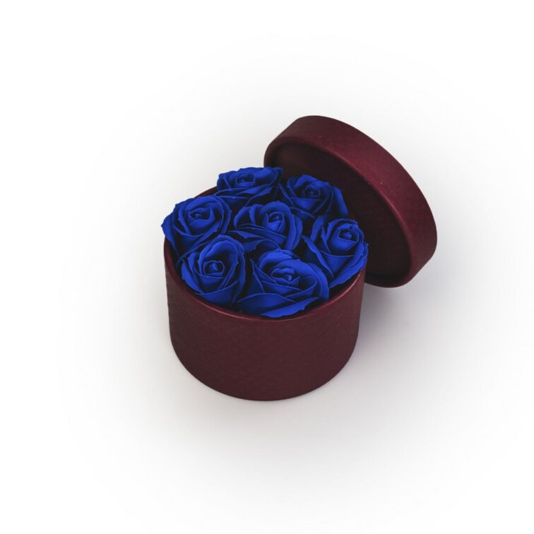 Mýdlové růže v bordó flower boxu - královsky modré růže