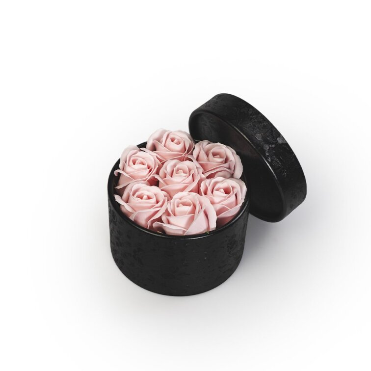 Mýdlové růže ve flower boxu černém - pastelově růžové růže