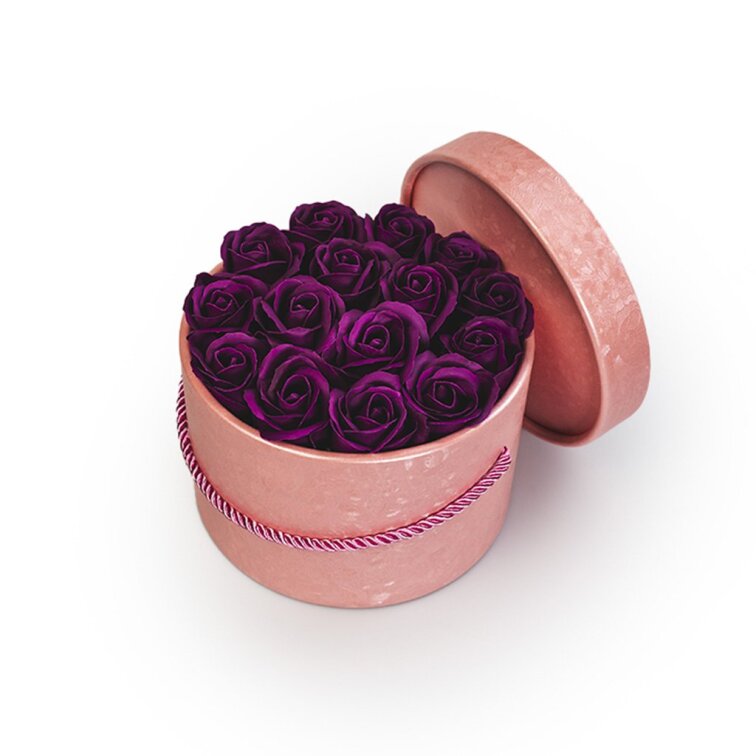 Mýdlové růže v růžovém flower boxu - tmavě fialové růže