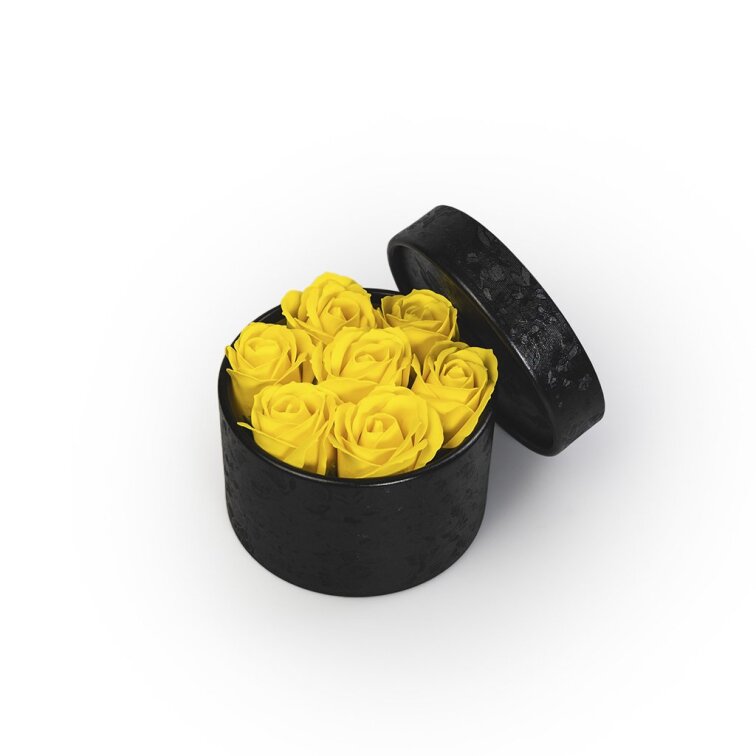 Mýdlové růže ve flower boxu černém - žluté růže