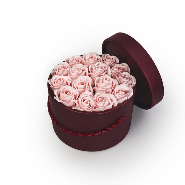 Mýdlové růže v bordó flower boxu - pastelově růžové růže