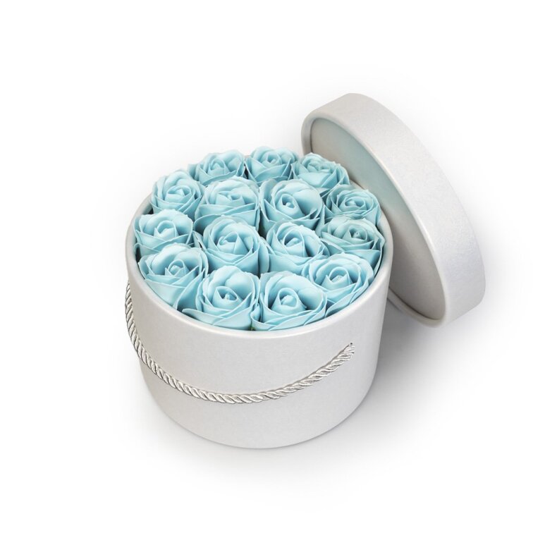 Mýdlové růže ve flower boxu - pastelově modré růže