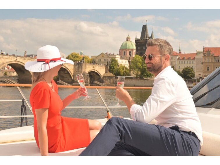 Privátní plavba Prahou na luxusní jachtě