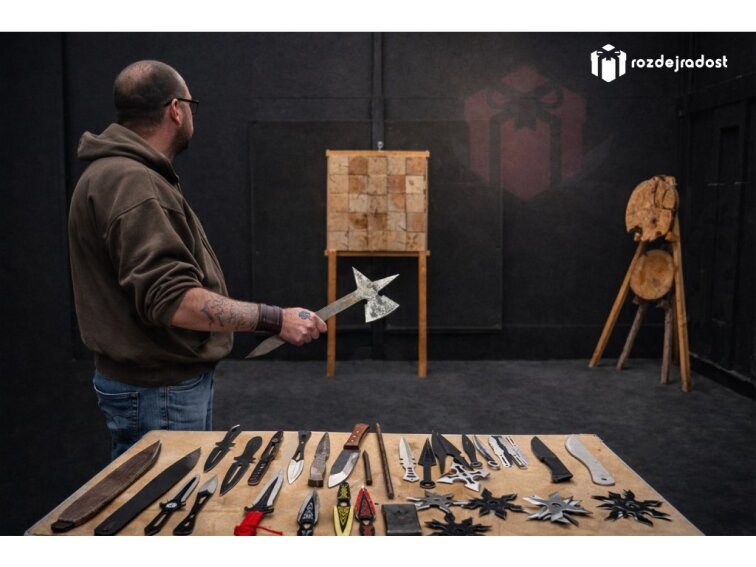 Vrhání chladných zbraní – vrhání nožů a hvězdic