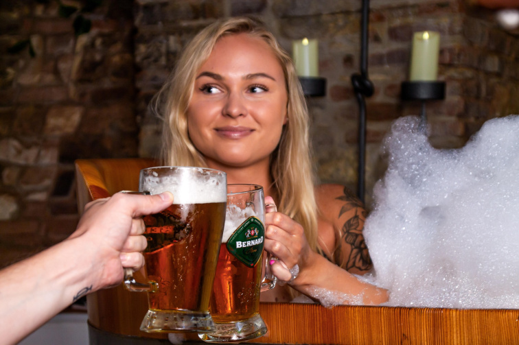 Pivní koupel s relaxační masáží pro 1–2 osoby