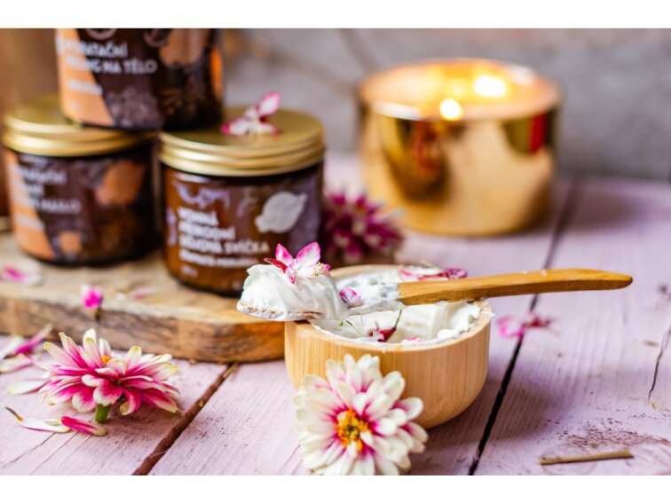 Výhodné duo pro hydrataci pokožky - Šlehané tělové máslo Meruňka a Peeling na tělo Meruňka