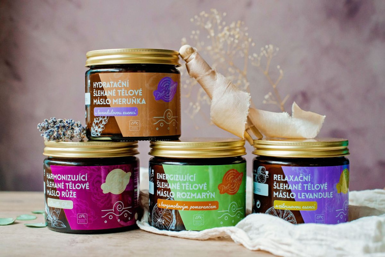 Klasický tělový krém vs. šlehané tělové máslo: Jaký je rozdíl a co je lepší pro vaši pokožku?