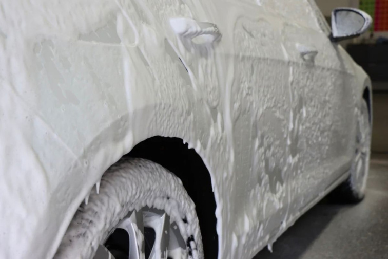 Koch Chemie Gentle Snow Foam X-Mas (Gfx) 1 l - vánoční pH neutrální aktivní pěna