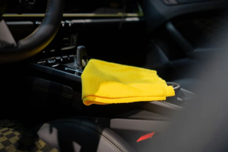 Jakou chemii do tepovače? Kompletní průvodce čištěním bez poškození přístroje