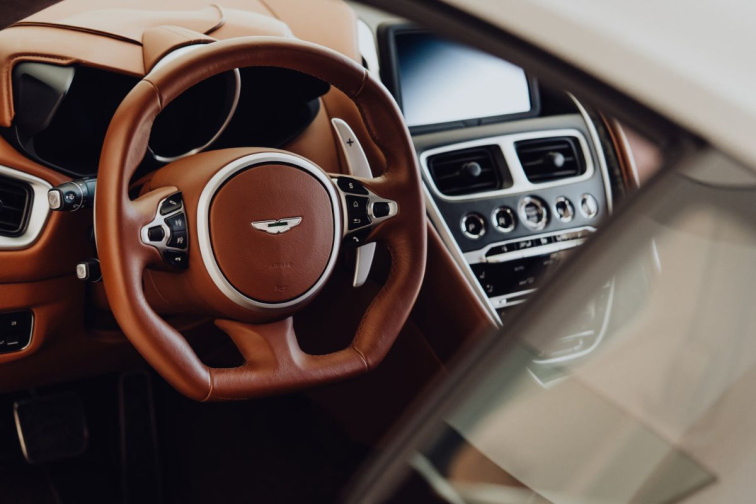 Luxusní kůže, nebo jen dobře vypadající plast? Průvodce, který zachrání Tvůj interiér