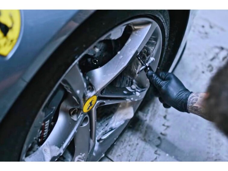 CarPro WheelX - čistič kol a pneumatik
