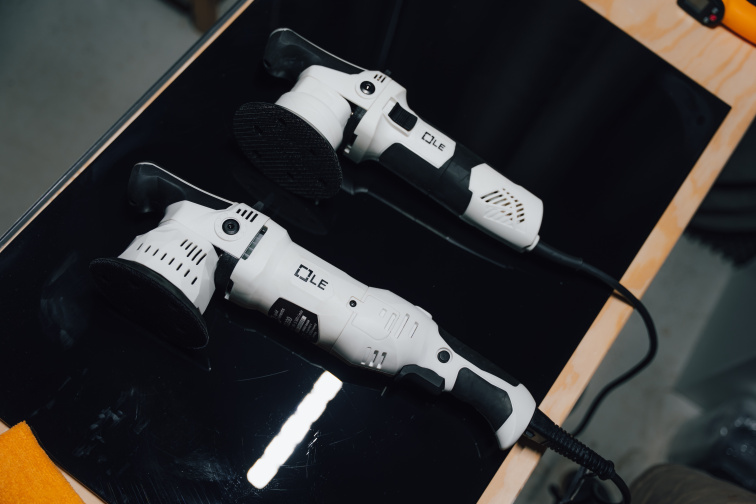 Liquid Elements T2000 V4 orbitální leštička s brašnou