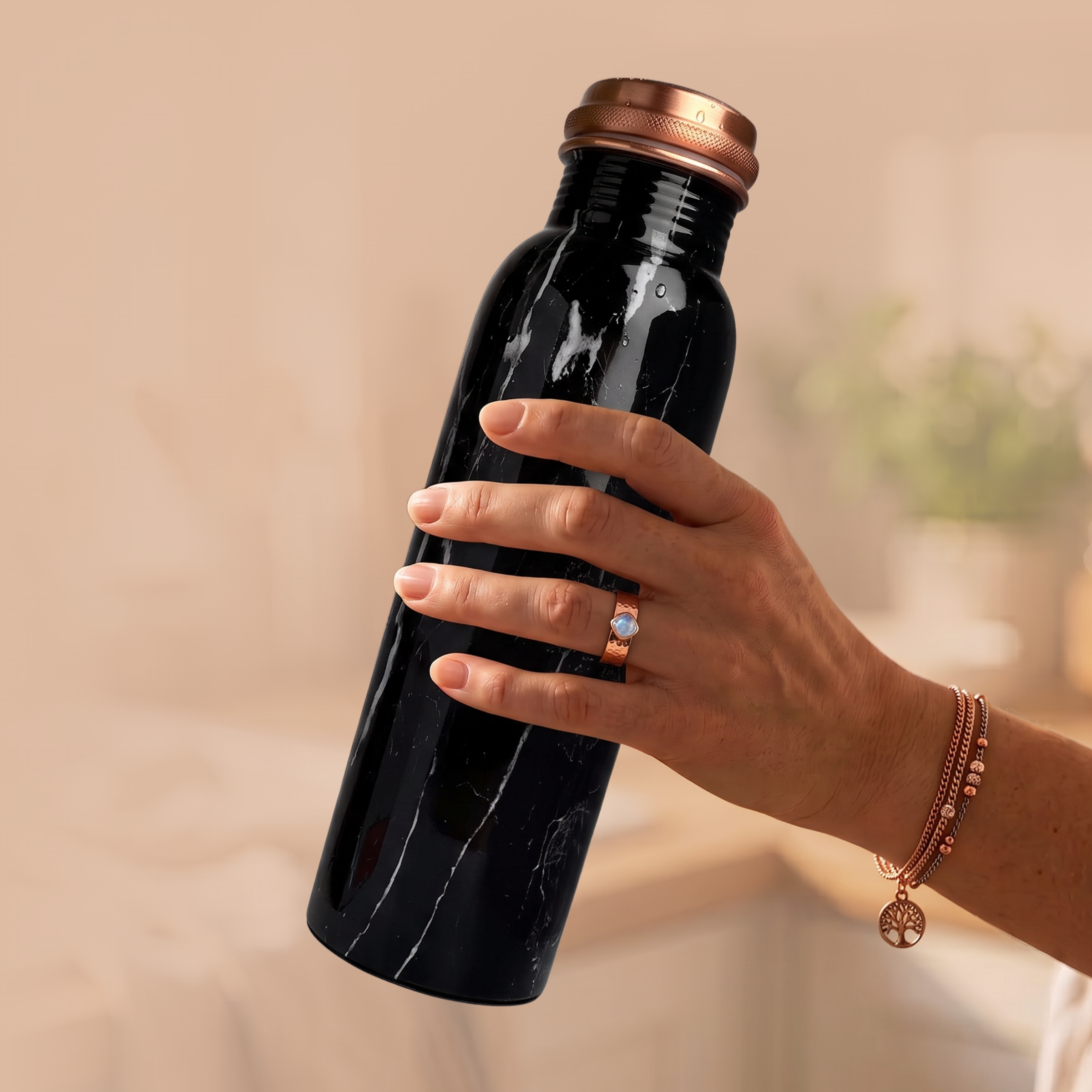 Medená fľaša na vodu vzor Čierny mramor, 950 ml, Nature's Own