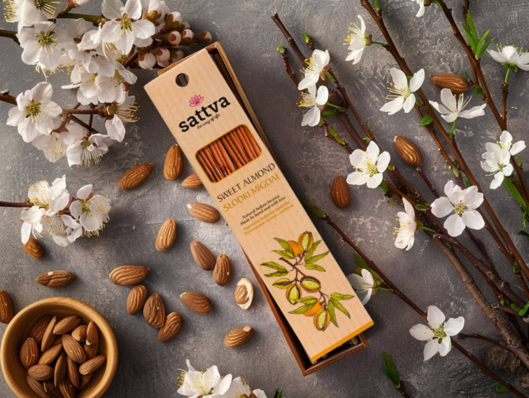 Vonné tyčinky Sladká mandle, 15 ks, Sattva