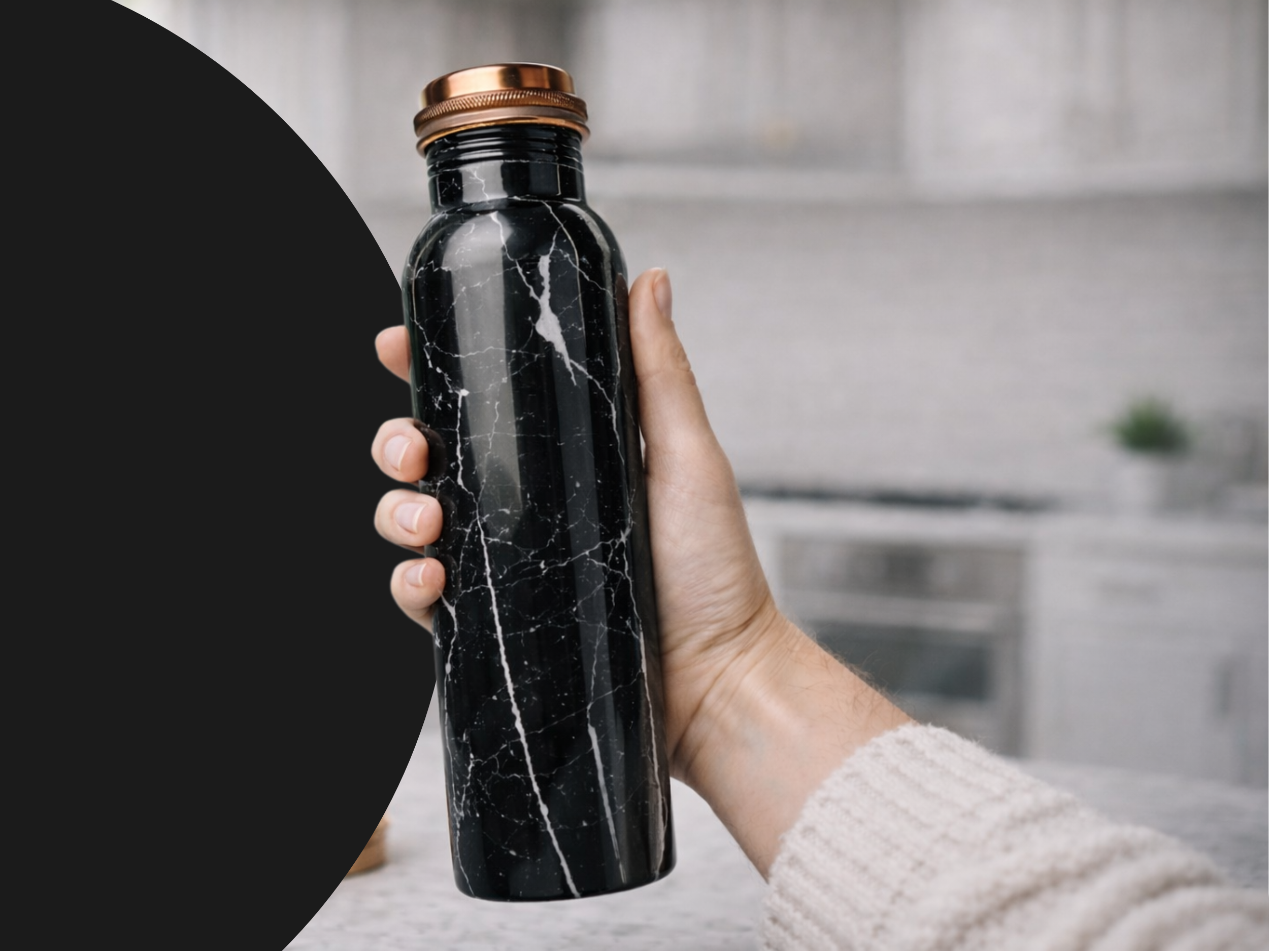 Měděná láhev na vodu vzor Černý mramor, 950 ml, Nature's Own