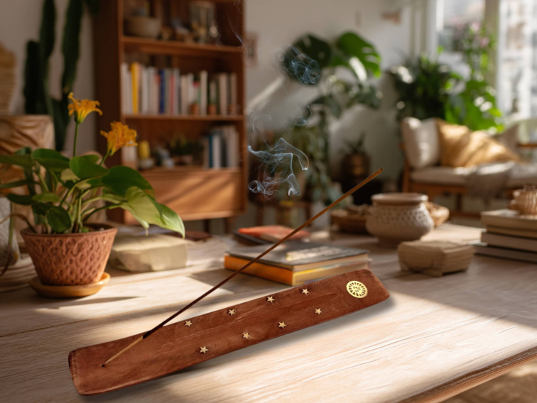 Dřevěný zdobený stojánek na vonnou tyčinku, 1 ks, Nature's Own