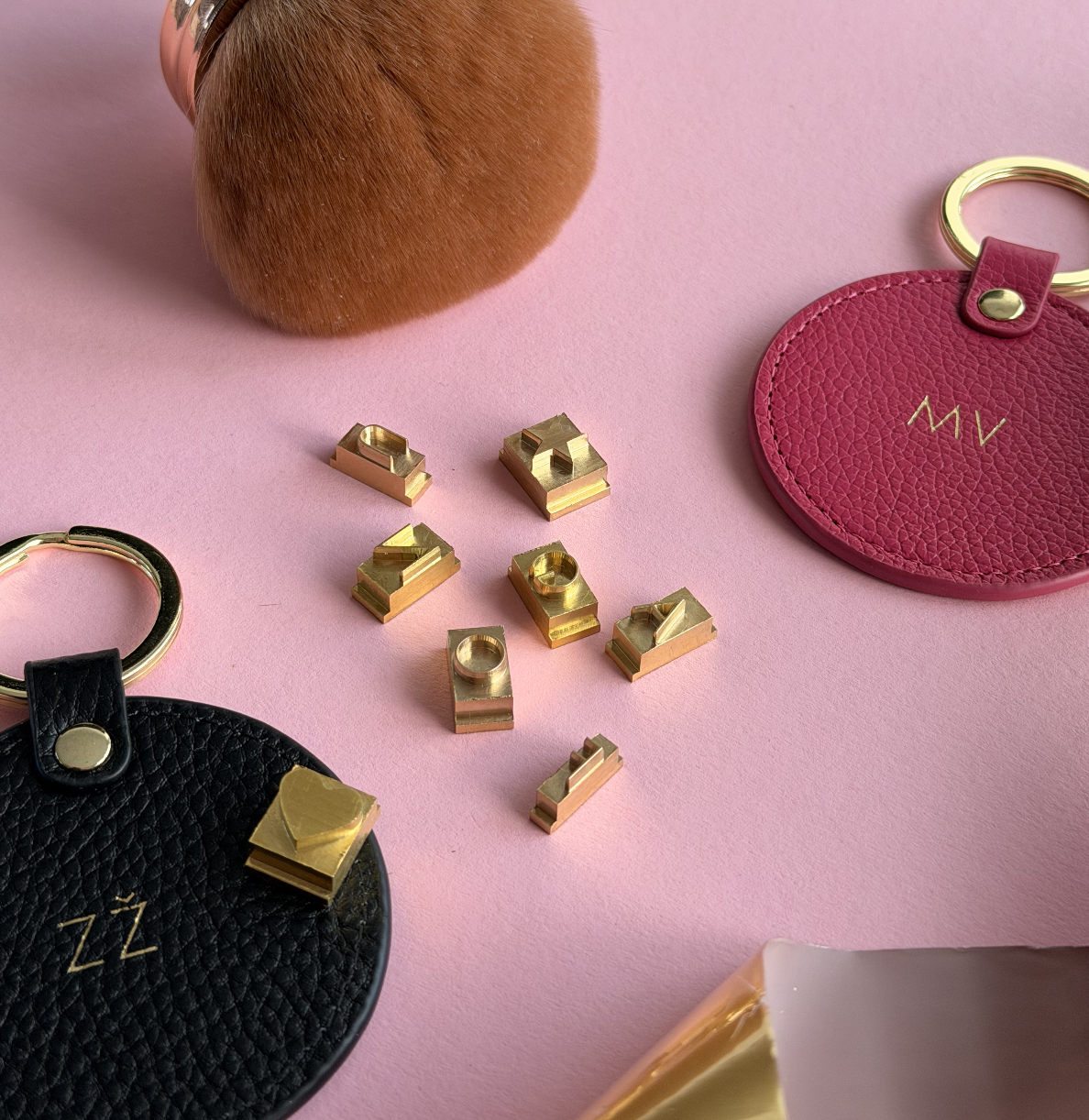 Personalizovaná kožená klíčenka s iniciály