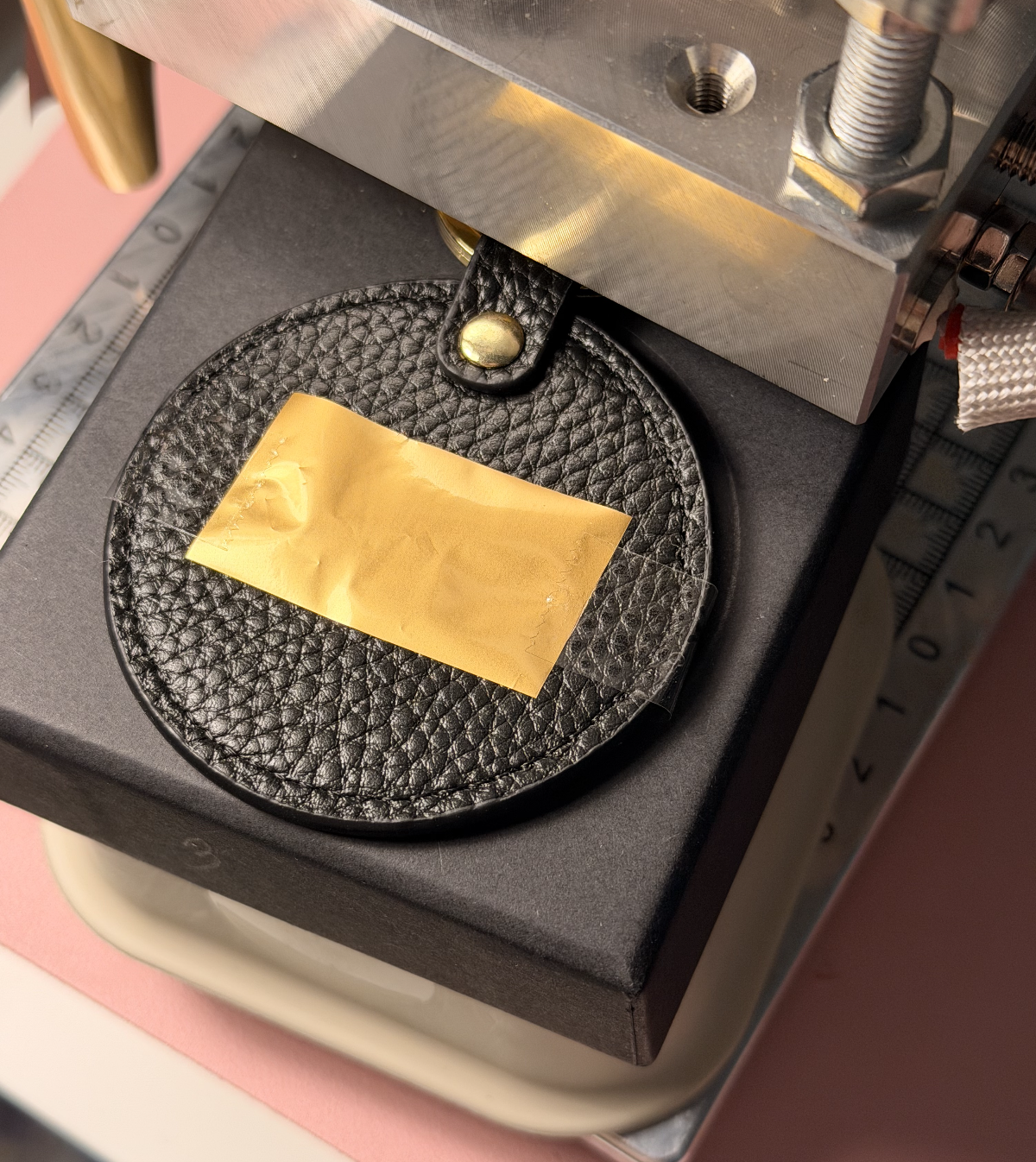 Personalizovaná kožená klíčenka s iniciály