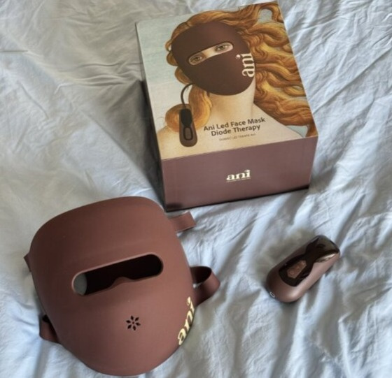 Omlazující LED maska na obličej