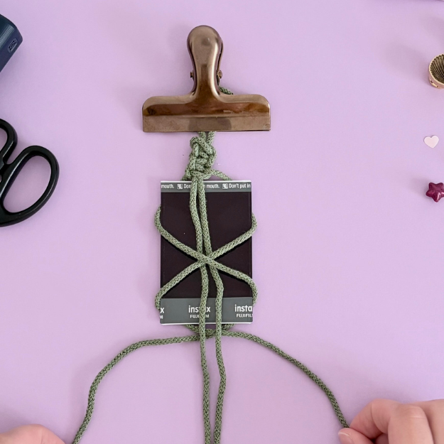 zpomínky na niti: DIY macramé závěs na instax fotky