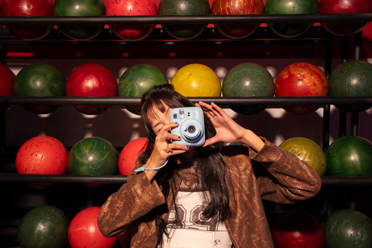 Fujifilm instax mini 13™: stylový instantní fotoaparát s časovačem pro kreativnější focení