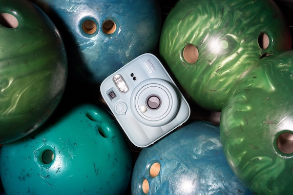 Fujifilm instax mini 13™: stylový instantní fotoaparát s časovačem pro kreativnější focení