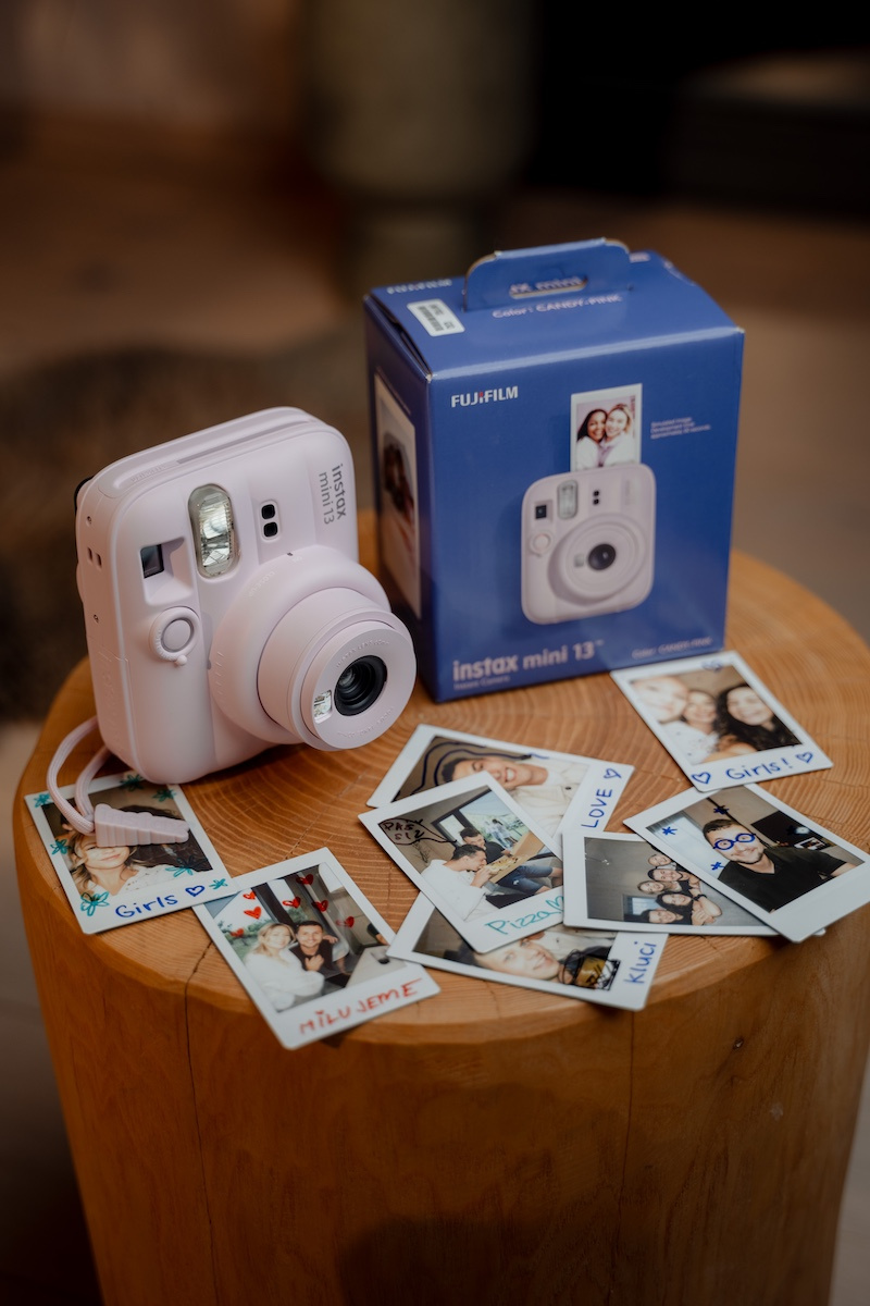 Foťák, který rozjede moment. To je instax mini 13™