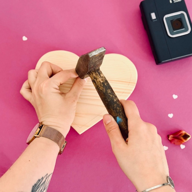 DIY dřevěné srdce s fotkou instax™ - originální dárek krok za krokem